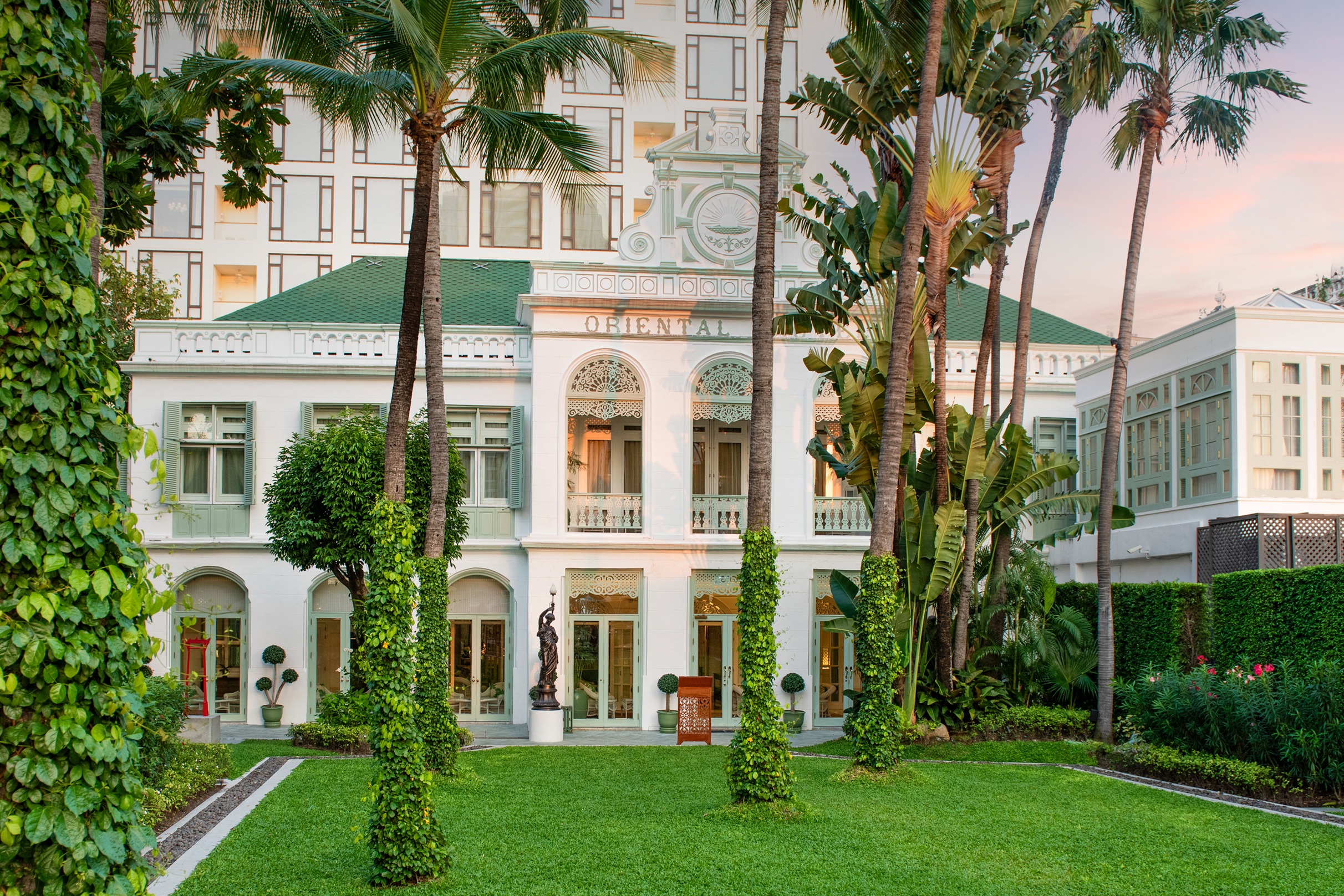 The Authors' Wing at the Mandarin Oriental Bangkok, riverside